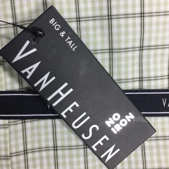 Van Heusen short sleeve button up - Picture 3 of 4